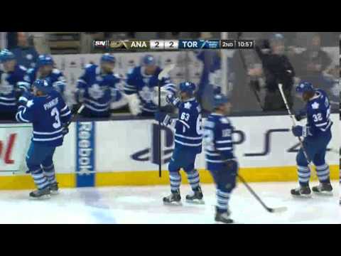Phaneuf 2-2 Goal - Ducks vs Maple Leafs (Oct 22, 2013)
