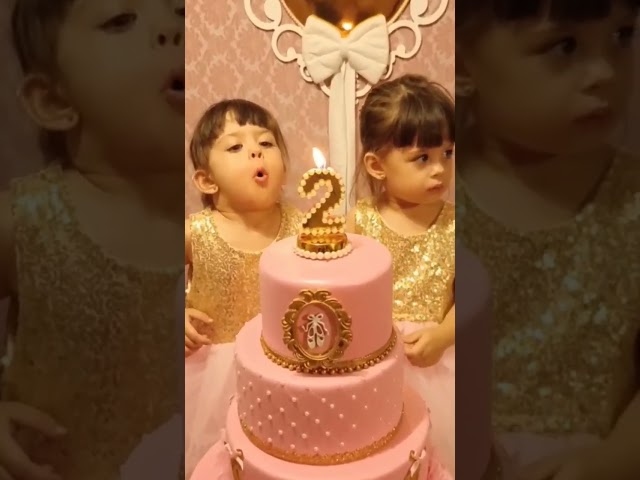 Vídeo relacionado con Velas Cumpleaños Números 4,3D Unicornio Arco iris Vela,Vela de Número 4 de Pastel Decoración,Aniversarios,Baby Shower de Cumpleaños