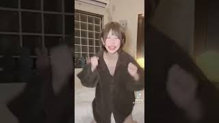 おっぱい見えちゃったねぇ～ww