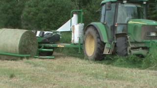 preview picture of video 'Baling and Wrapping With John Deere (HD)'