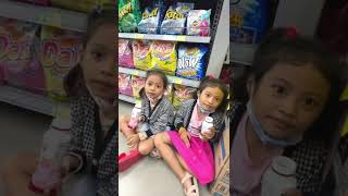 Download lagu THIS IS HOW TO GET A FREE DRINK AT THE SUPERMARKET‼️🤣🤣 #shorts #alviandmiracle mp3