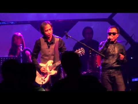 Piyu Feat Sandhy Sondoro - Belum Terlambat (Live @ "BEST CUTS OF PIYU")