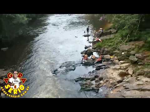 Placas da Prefeitura na Cachoeira da Morte não serve pra nada