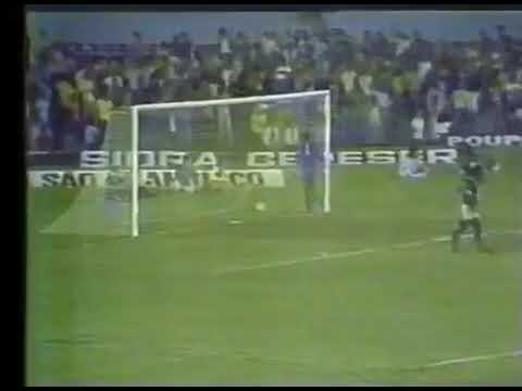 Narciso Doval (Fluminense) - 10/11/1976 - Fluminense 4x2 Guarani - 2 gols