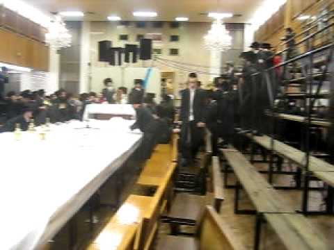 satmar rabbi in wliy purim 2010