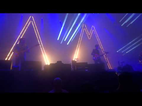 Arctic Monkeys live @ Earl's Court 25/10/13 - Do I Wanna Know