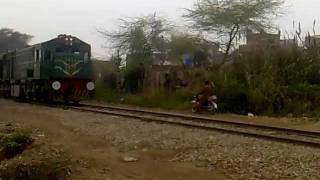 preview picture of video 'Pakistani Train!'