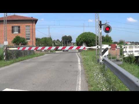 Passaggio a livello di via Antonio Fratti in HD - Alfonsine (RA) // Level Crossing