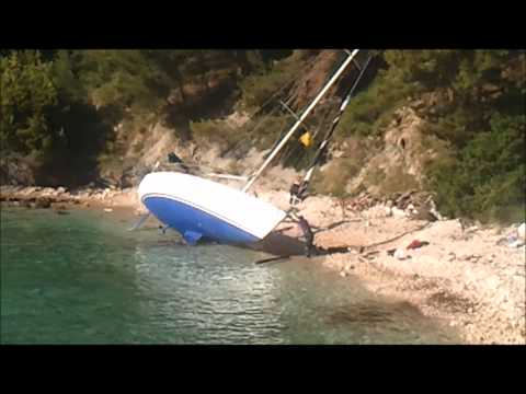 RE-FLOATING OF THE WAYPOINT'S BAVARIA 36 - ISLAND OF HVAR