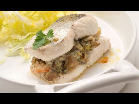 Receta de pescadilla rellena de gambas, setas y ajos frescos - Karlos Arguiñano