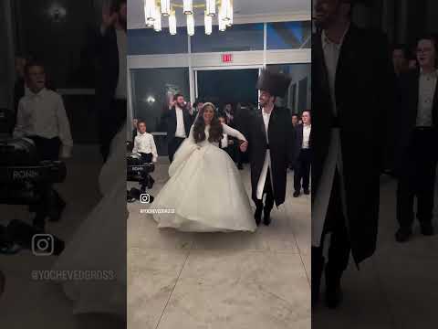 Beautiful Jewish bride and groom