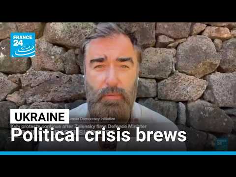 Ukrainians back ousted defence minister as political crisis brews