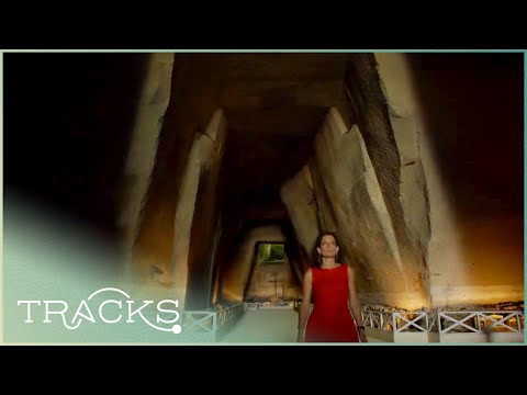 Living In The Shadow of Vesuvius | Alex Polizzis Secret Italy | TRACKS