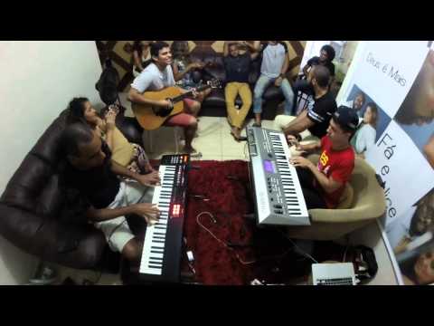 Um dia desses lá em casa - Ministério Ellos e Tamara Pyller