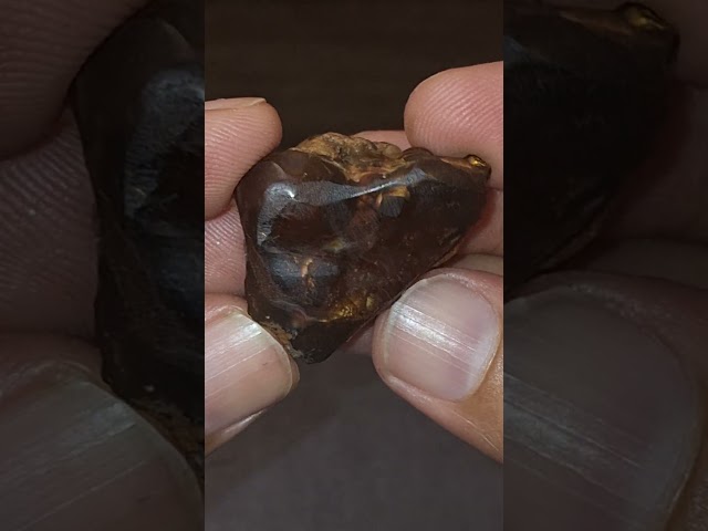 حجر عقيق ناري خام طبيعي تحفة للإقتناء أو الإهداء