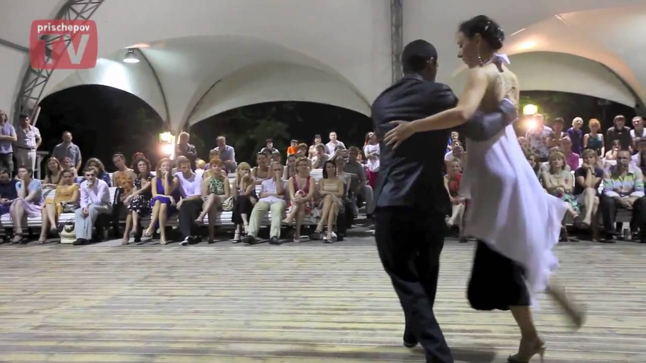 Video thumbnail for Ozgur Demir & Mila Vigdorova, Russia, Moscow, Milonga in "Ekaterina's Garden", 12.06.2010