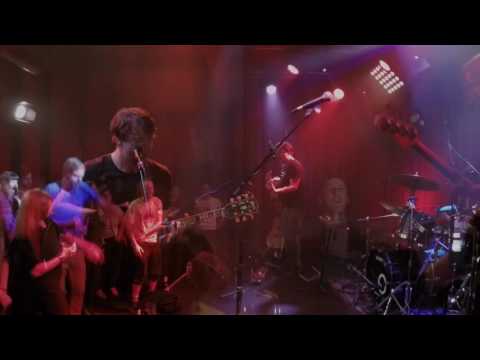 Jon and Roy perform "54 46" by Toots and the Maytals live in Berlin