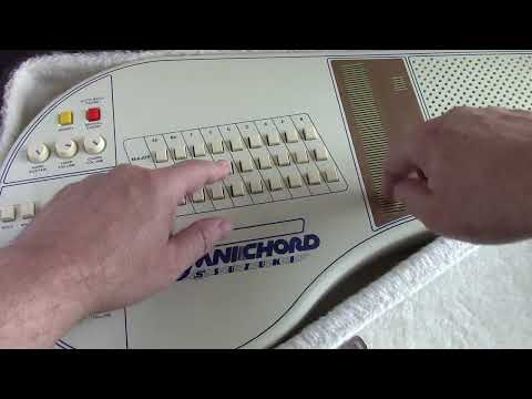 Suzuki OM-27 Omnichord 1981 - Ivory image 9