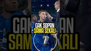 Download lagu Definition of a trophy that isn't that expensive 😭 | #footballnews #soccer #chelsea mp3