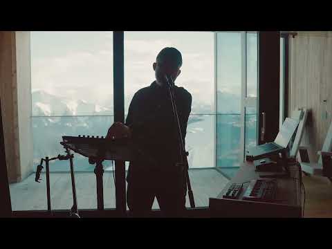 Thunder, John Skyfield - Your Body (Live from Austria)