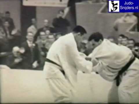Judo 1961 Paris: Essink (NED) - Koga (JPN) [open]