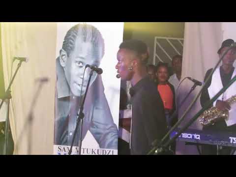 Gary Tight sings Sam Mtukudzi's song 'Amai' with the late Oliver Mtukudzi.