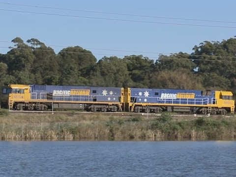 Steel Train in Australia - Pacific National Broad Gauge Railway - PoathTV