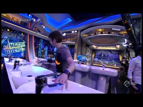 James Blunt toca el piano lavabo  en EL Hormiguero 3.0