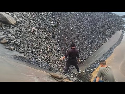 Barge Unloading 4890 Tons of Small Pebbles - Part 2 - Relaxing Flow Video - Vlog on the Barge