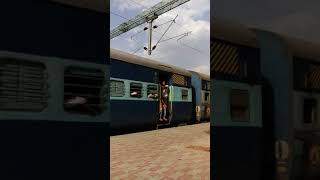 preview picture of video '13050 Howrah amritsar express arivring view at Nihalgarh'