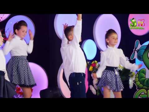 Grupa de dans Zbint (s. Trinca, Edinet) - Distractie dupa ore