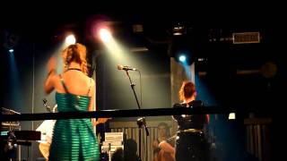 Nouvelle Vague - Metal (live)