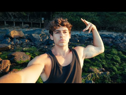 My First Solo Trip (Exploring + Upper Body Workout