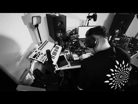 Creating textures and vibes, blending analog and digital, Virescence Records 🍃