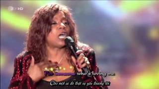 I Will Survive - Gloria Gaynor LIVE (Lyrics+VietSub in HD)