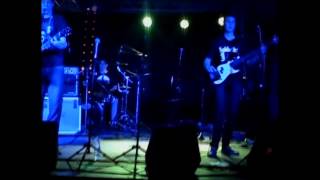 Banda Mister Jones tocando victims of revolution, Bad Religion.