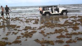 preview picture of video 'Jeep stuck in Galveston'