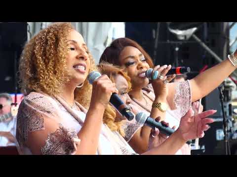 Dixie Cups When Will I Be Loved April 26 2025 New Orleans Jazz Fest Nunupics
