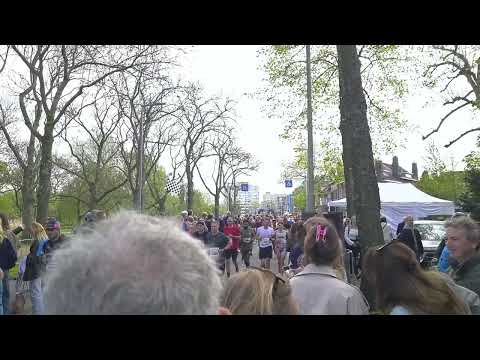 marathon Rotterdam 2024.. wachten op Bernard Schep en Dik Heuvelman...Kralingseweg 37 km