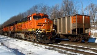 preview picture of video 'Two BNSF coal trains meet near Agency, Iowa'