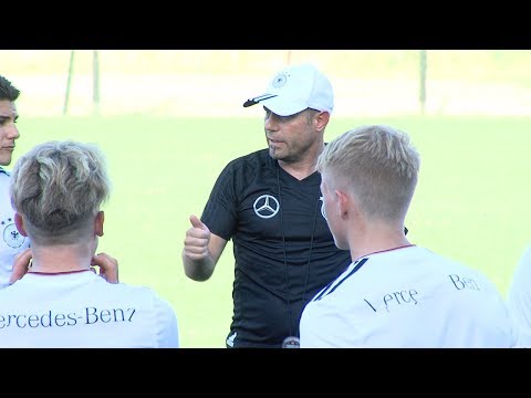 Die U 19-Junioren vor dem EM-Auftaktspiel
