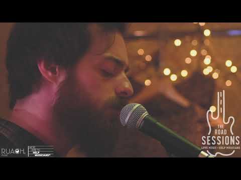 World Turns - No Oil Paintings (Live in Liberty Blue)(The Road Sessions)