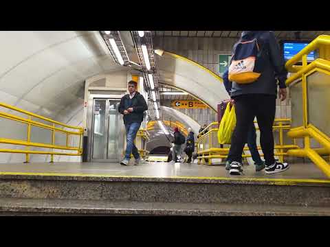 Metro station Florenc - Transition from line B to C (Prague) 