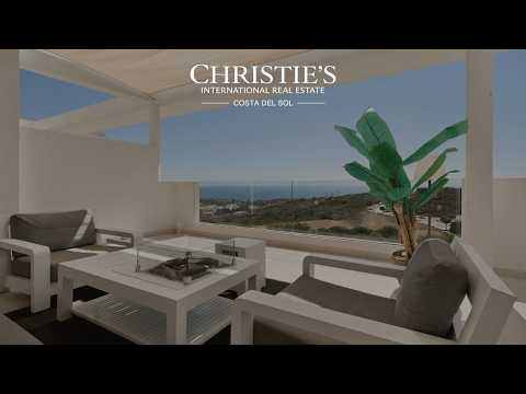 Refined golf resort apartment with sea views, in Finca Cortesin, Málaga