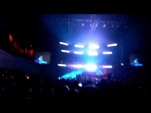 Armin van Buuren, Saturday, Apr 03, 2010 LIVE at the Roseland Ballroom, New York, NY_Buildup.AVI