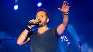 Alfie Boe - brief interview plus God Give Me Strength