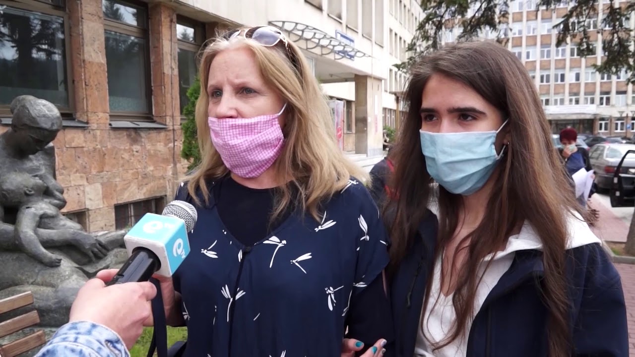 Смолянчани уплашени от разпространяващата се зараза, много хора носят маски дори навън