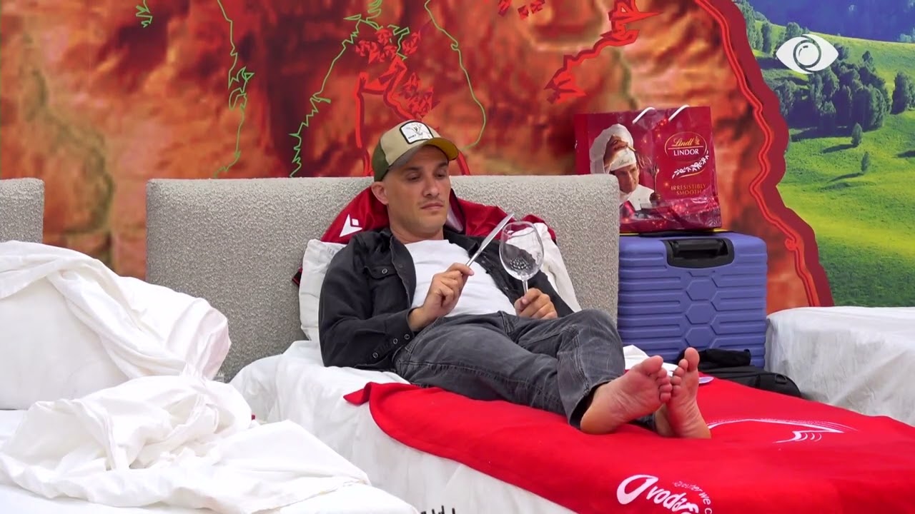 Jetmiri bën zhurmë, Romeo: Maniaku i Kanadasë, o Zot u çmenda