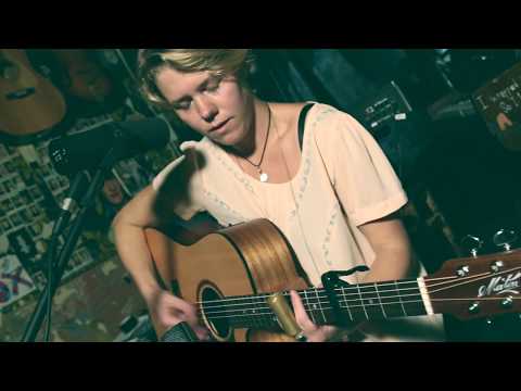 Amy & The Calamities - It Is Coming From The Floor - Spiritual Sessions