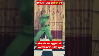 Download lagu Hansip pakel main silat kocak#shotrvidio# mp3 Download lagu Hansip pakel main silat kocak#shotrvidio# mp3